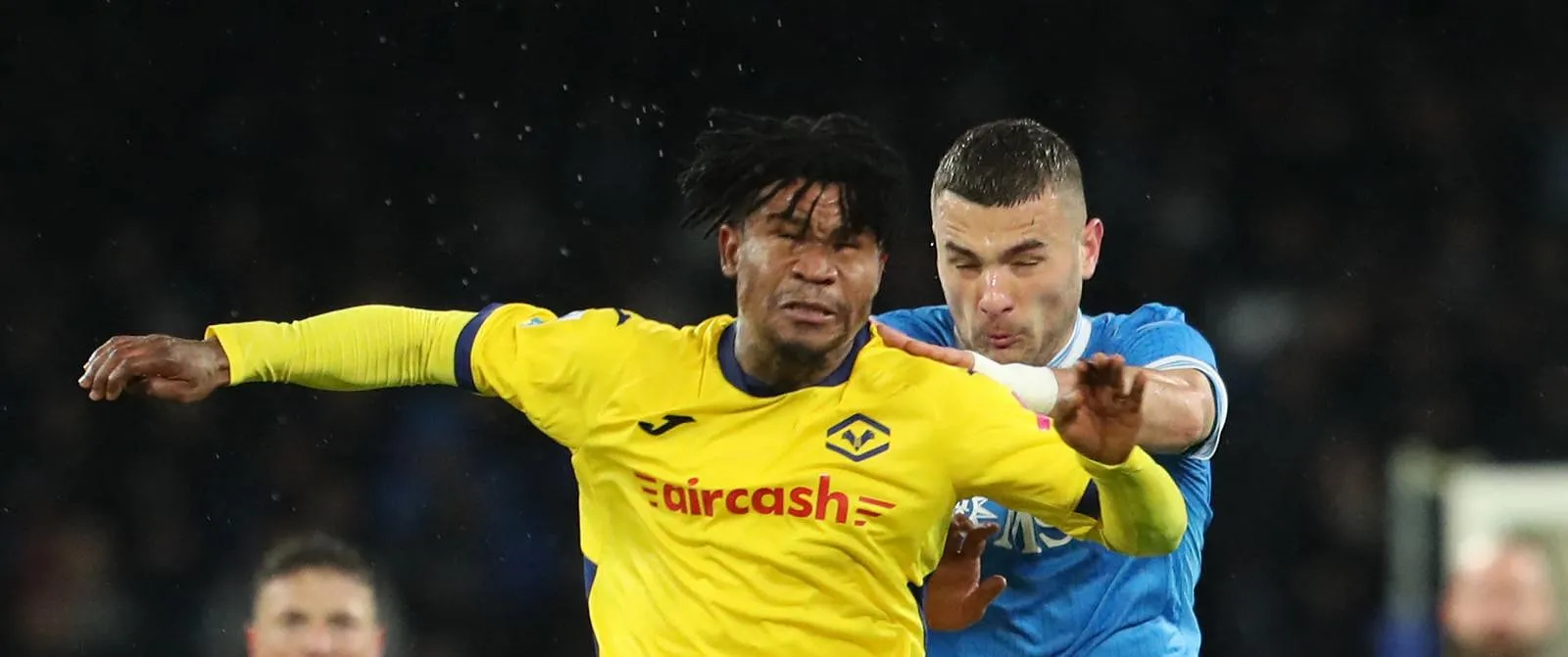 Lunaire : Gift Orban s’est battu avec un supporter de son club ! (video) - Samuel Guadi