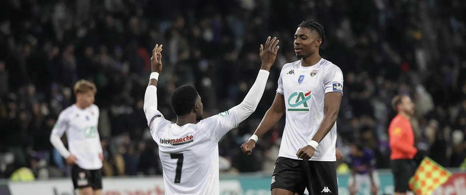 Scène cocasse en Ligue 2 : faute de joueurs aptes, un analyste vidéo doit participer à l’entraînement - Jérôme Jordens