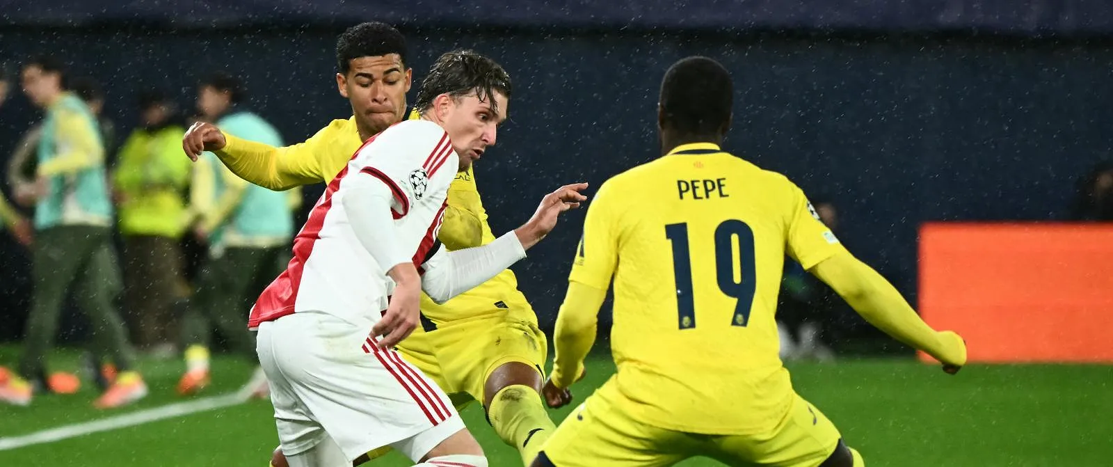 Regardez le but exceptionnel de Mika Godts contre le NAC Breda ! (video) - Samuel Guadi