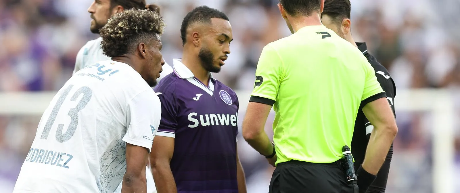 « Je ne comprends pas cette carte rouge » : Philippe Albert pas d’accord avec l’exclusion de Sardella ! - Tom Oliver