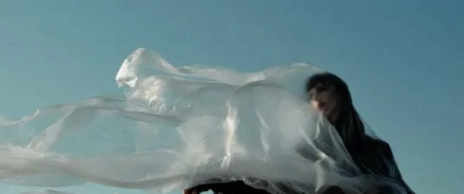 « Kiss the grass » : Découvrez le nouvel hymne des Diables Rouges à la Coupe du monde de Sylvie Kreusch et Roméo Elvis ! - Belga