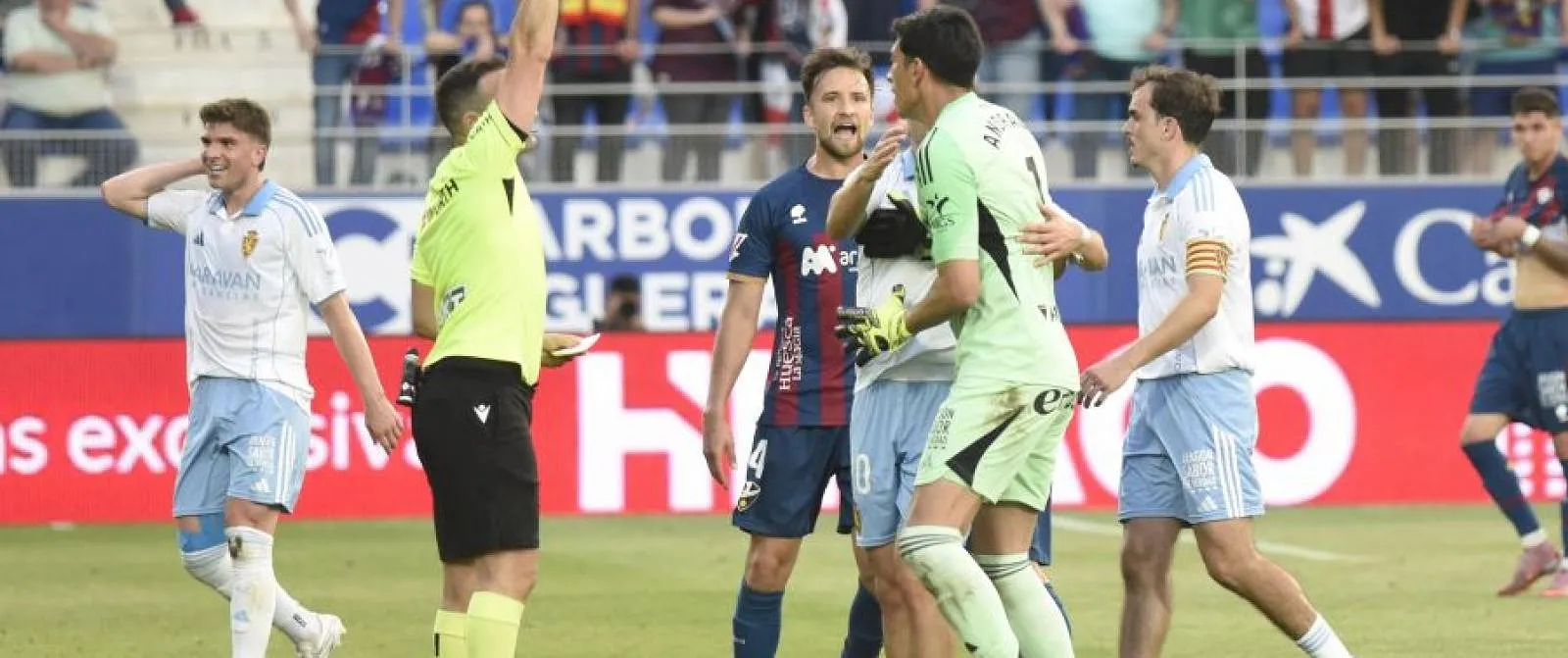 Après son geste scandaleux, le gardien de but de Saragosse, Andrada, est suspendu 13 matchs - Belga