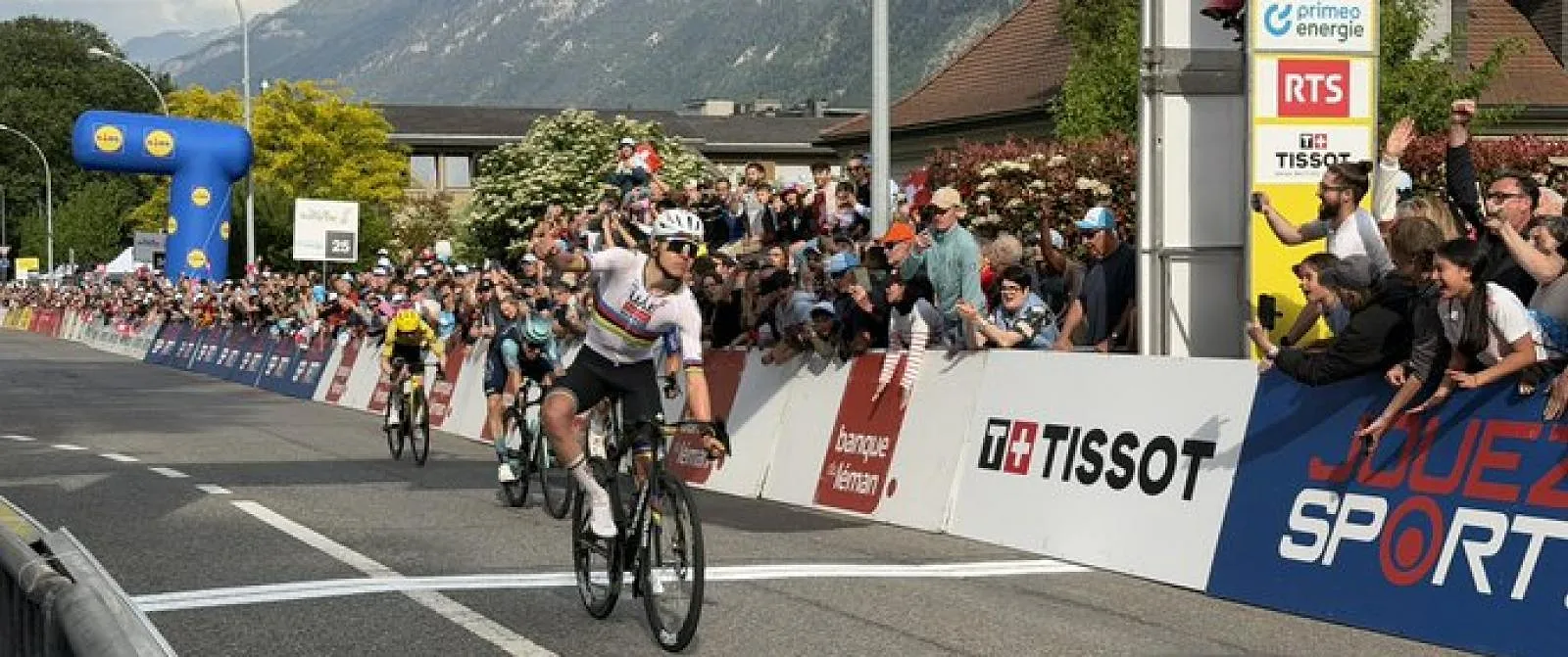 Tour de Romandie : Tadej Pogacar frappe fort d’entrée avec une victoire et la prise du maillot de leader - Belga
