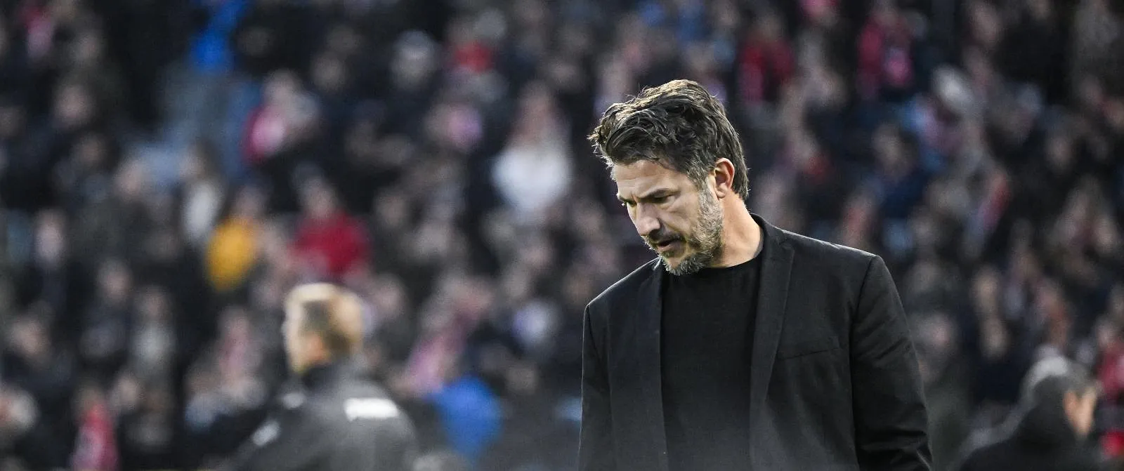 Relégation, match arrêté et fans qui réclament son départ : le dimanche cauchemardesque de Carl Hoefkens - Jérôme Jordens