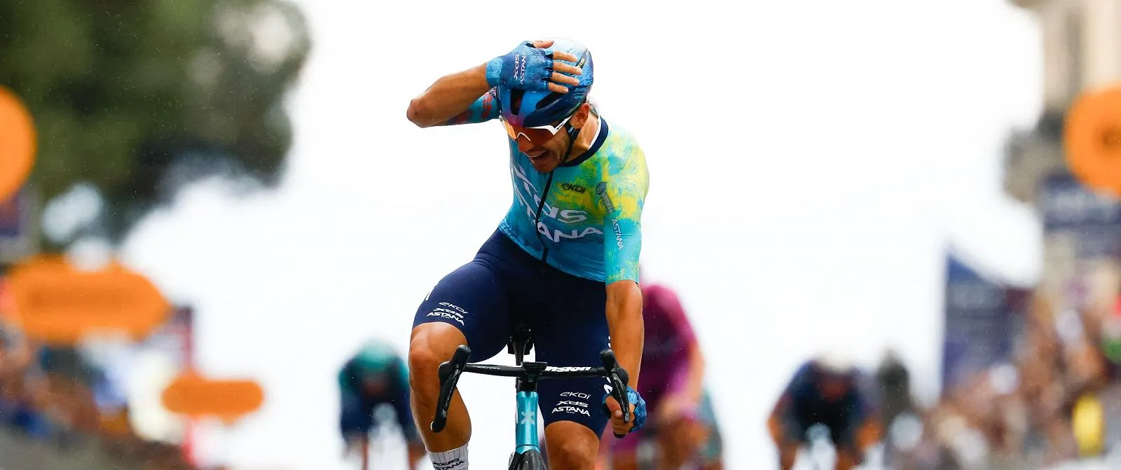 Giro : Davide Ballerini profite d’une chute dans le dernier kilomètre pour battre Stuyven au sprint - Belga