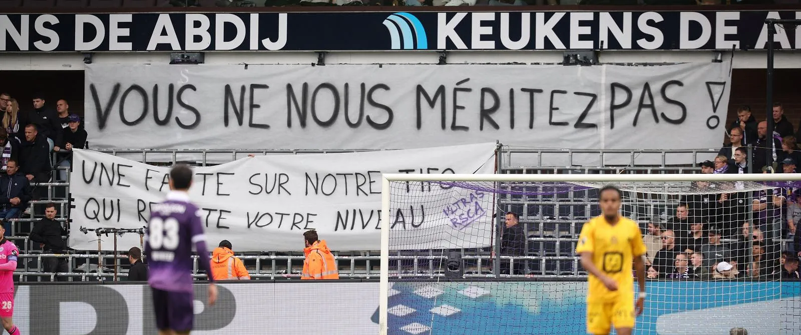 « Vous ne nous méritez pas » : les supporters d’Anderlecht affichent leur mécontentement - Samuel Guadi