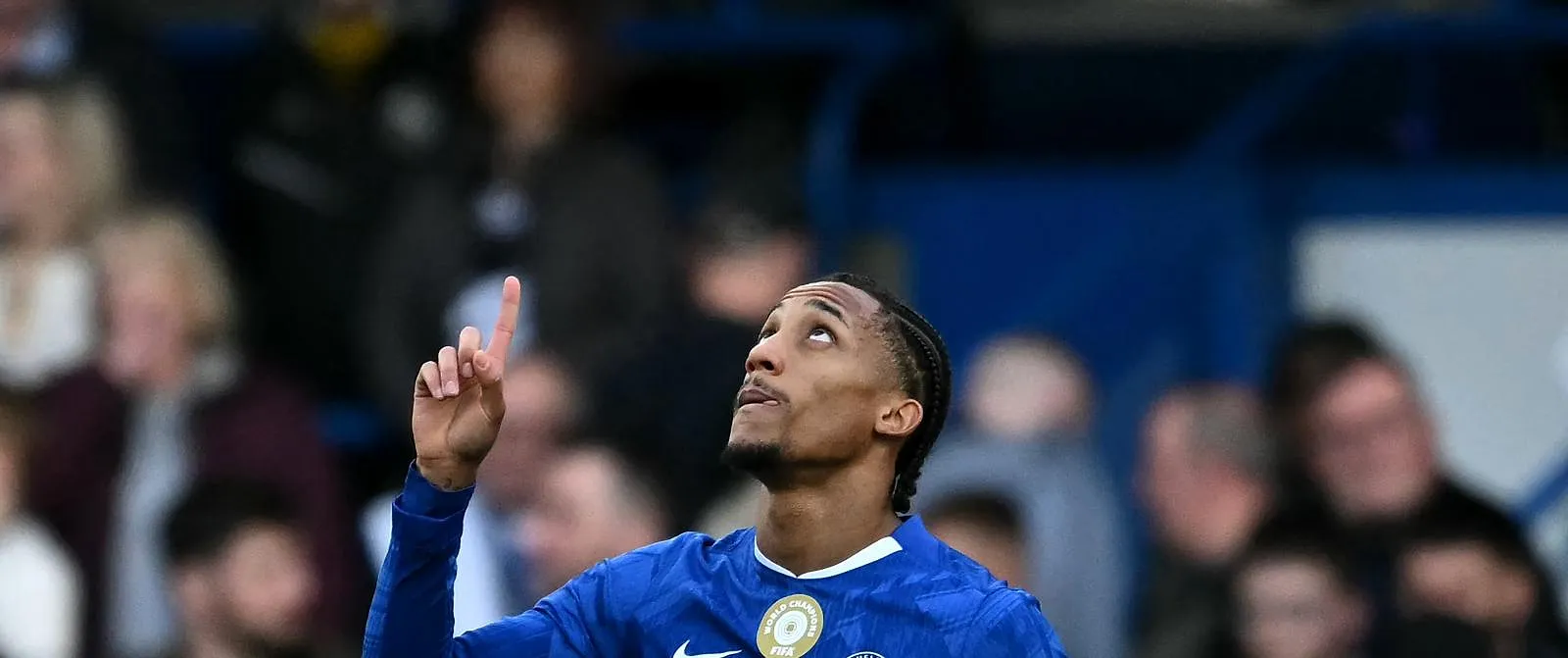 Joueur de la saison à Chelsea, mais pas sélectionné avec le Brésil : la terrible vidéo de l’annonce pour João Pedro, entouré de ses proches - Jérôme Jordens
