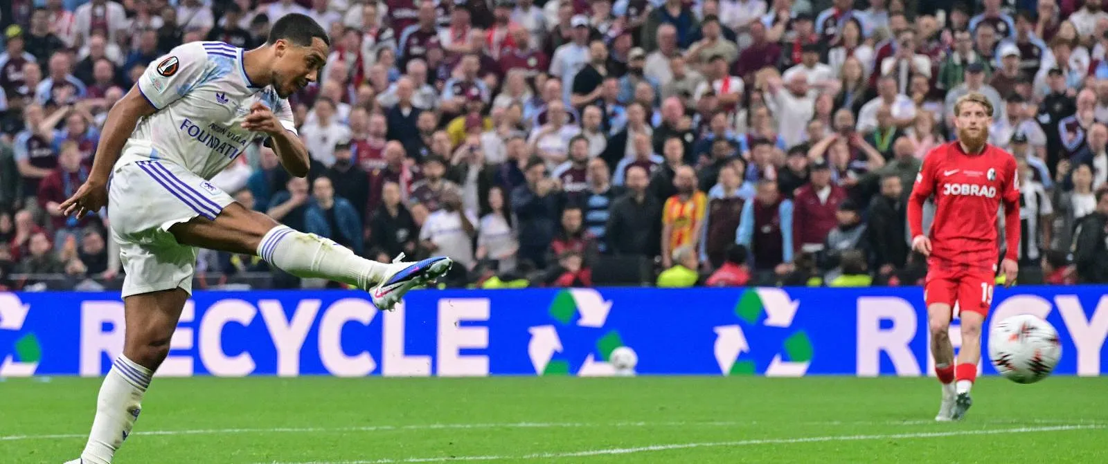 Aston Villa remporte l’Europa League en dominant tranquillement Fribourg (3-0), Tielemans a ouvert le score - Belga