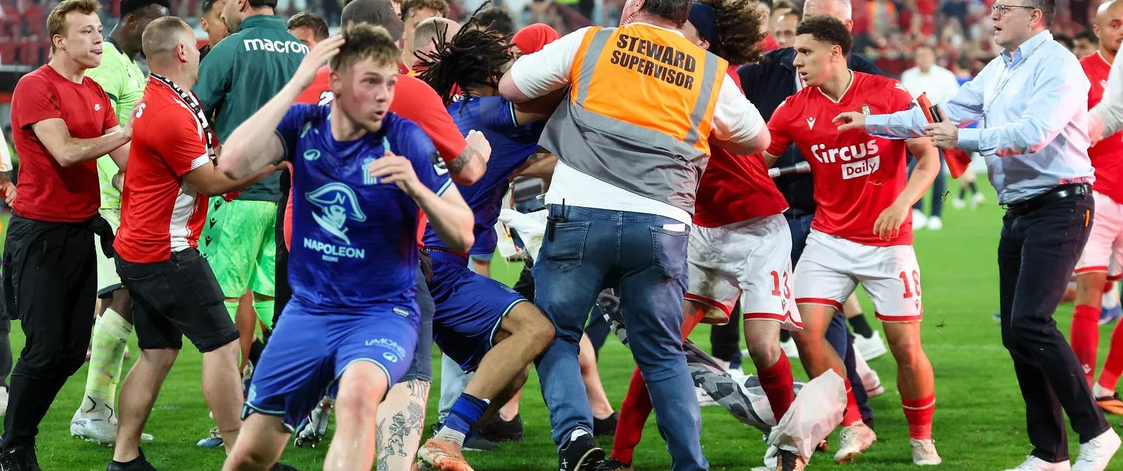 « Y a rien de personnel, on a célébré avec nos supporters et ça a dérapé, c’est tout » : Camara s’exprime sur les débordements du choc wallon - Guillaume Jans