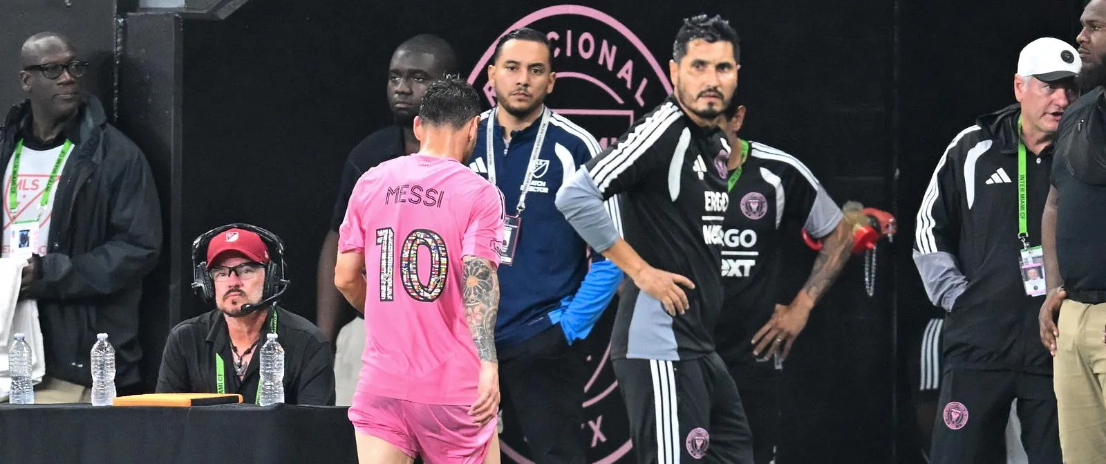 L’Argentine tremble : Lionel Messi sort sur blessure avec l’Inter Miami - Jérôme Jordens
