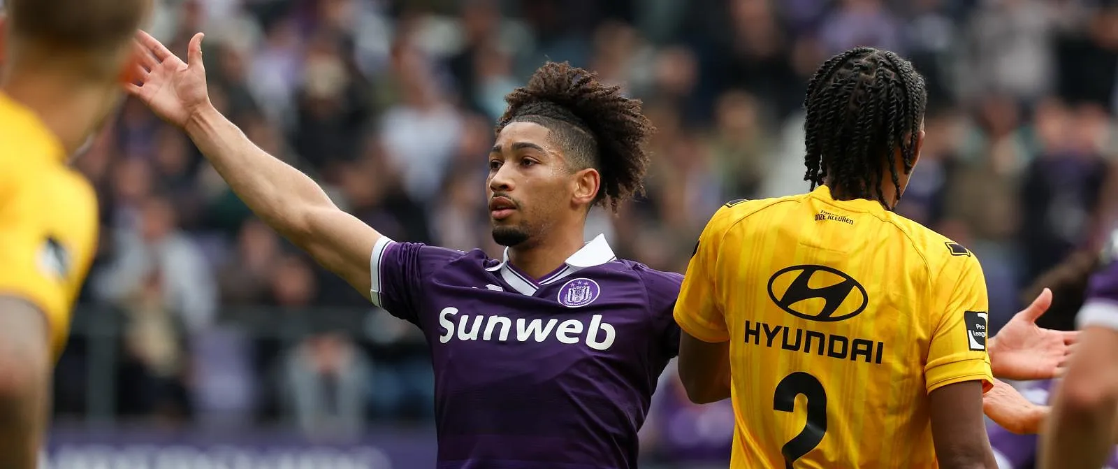 La grosse boulette de Nathan Saliba : il a fait fuiter le nouveau maillot d’Anderlecht ! (photo) - Tom Oliver