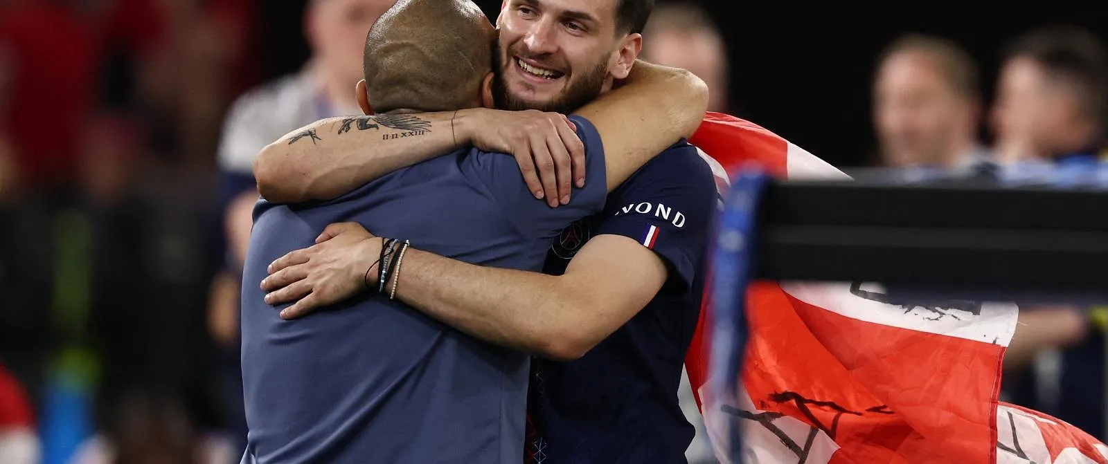Khvicha Kvaratskhelia est élu meilleur joueur de la Ligue des Champions ! - Guillaume Jans