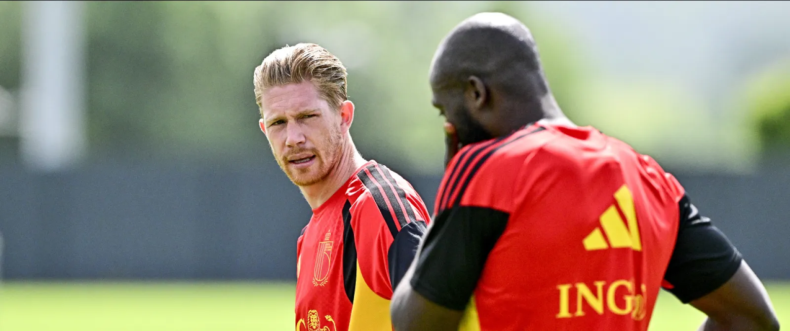 Diables rouges : Zeno Debast et Leandro Trossard étaient absents de l’entraînement ce lundi - Belga
