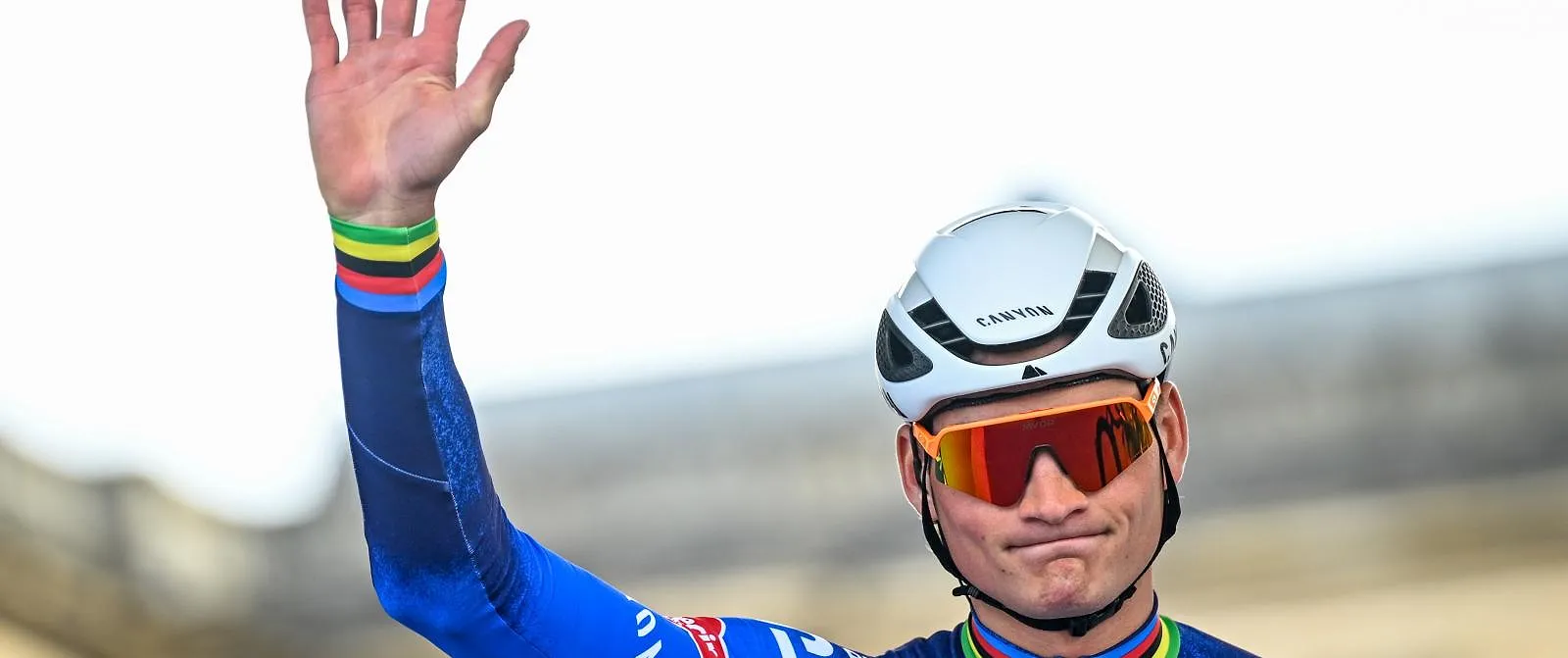 Mathieu Van der Poel et Jasper Philipsen iront en Suisse avant le Tour de France - Dutch Mathieu van der Poel of Alpecin-Premier Tech pictured before the men's Paris-Roubaix cycling race, Sunday 12 April 2026, around Roubaix, France. The 123rd edition of Paris-Roubaix cycling races will take on Sunday, with the women riding 143,1 km the men riding 258,3 km on Sunday. BELGA PHOTO JASPER JACOBS - Belga