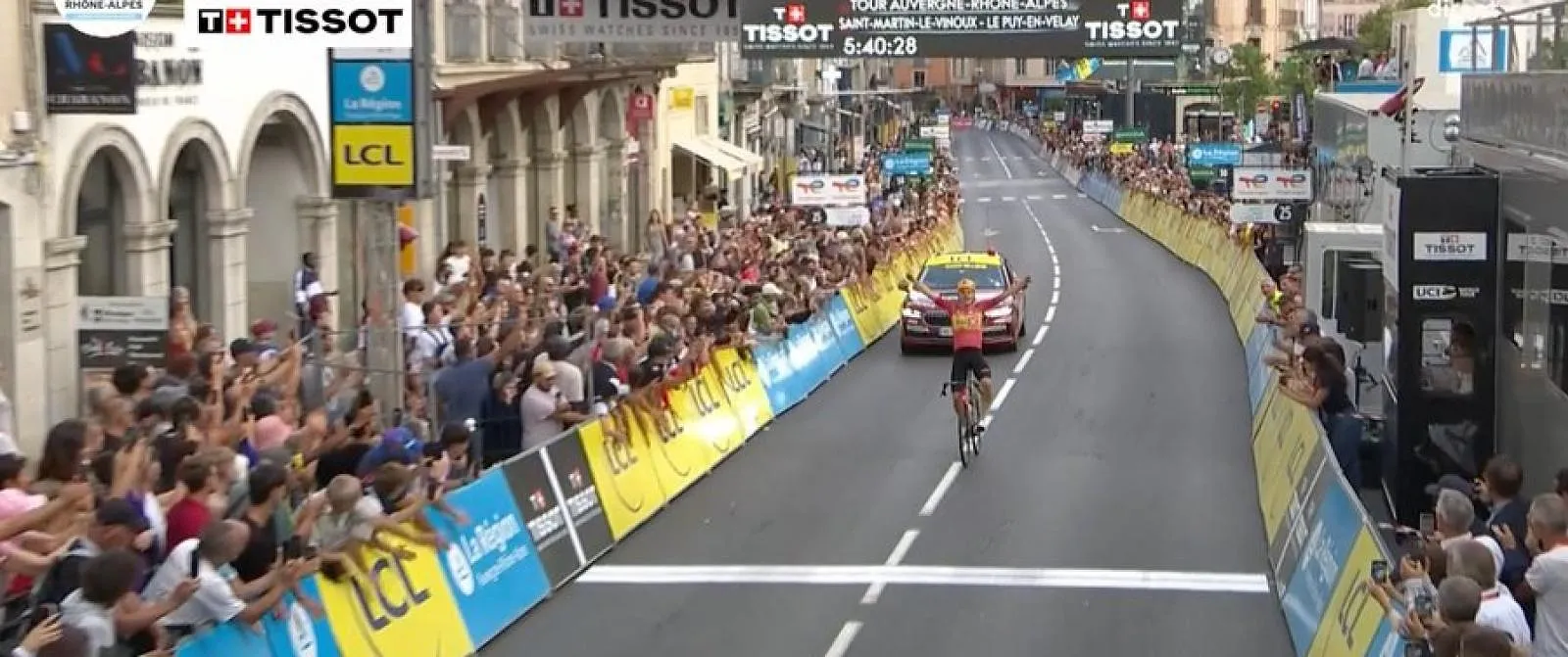 Tour Auvergne-Rhône-Alpes : Anthon Charmig remporte la deuxième étape, Alex Baudin reste en jaune ! - Belga