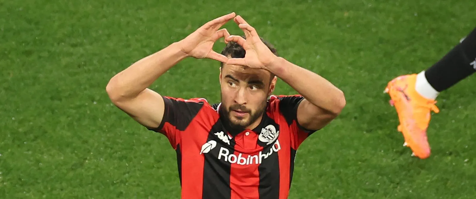 Charles Vanhoutte se rapproche déjà d’un départ de Nice ! - Tom Oliver