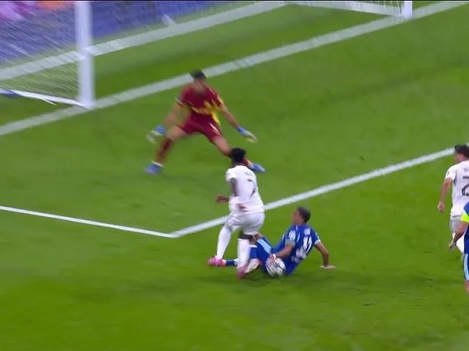 « Honteux », « Extrêmement sévère » : le penalty accordé au Real Madrid contre Marseille ne passe pas !