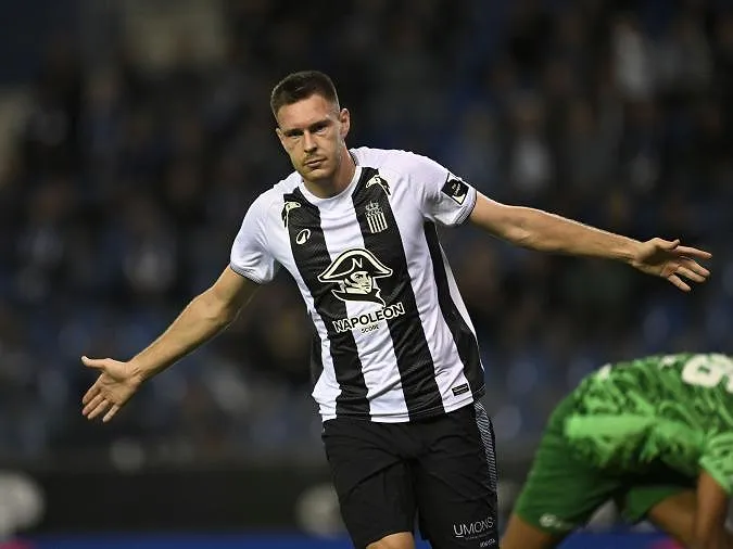Pro League : Charleroi s’impose à Genk malgré les blessures de Romsaas et Guiagon (0-1)