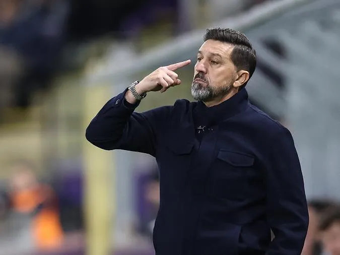 « Hasi buiten » : le coach d’Anderlecht répond aux critiques des supporters
