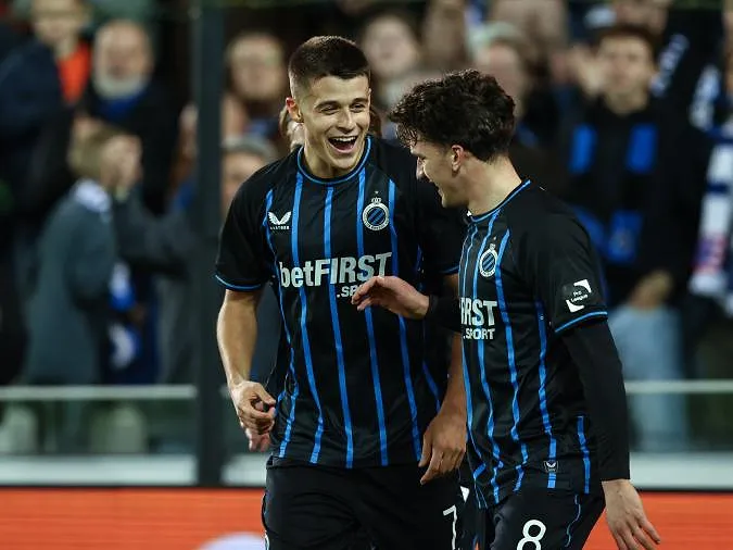 Le Club Bruges bat Dender, s’offre un 6e succès de suite et reste à 3 points de l’Union