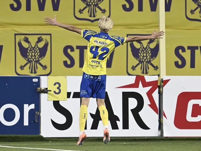 Keisuke Goto chambre le Standard en story sur Instagram