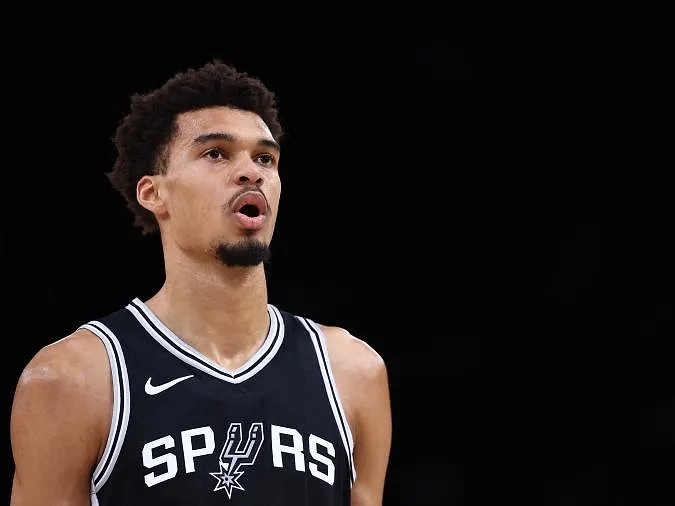 Performance historique et victoire face à Chicago : Wembanyama à nouveau clutch pour les Spurs