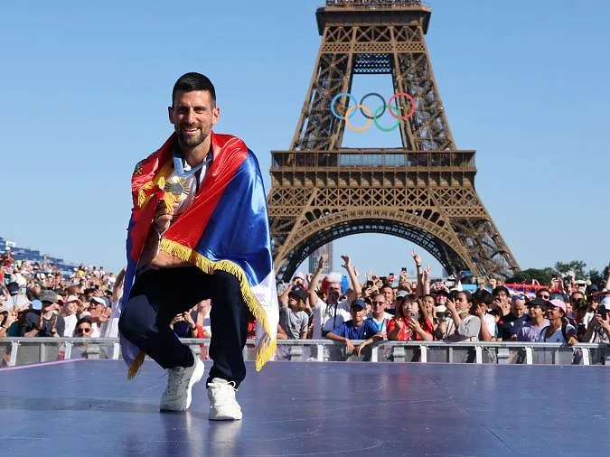 Djokovic encore là pour trois ans ? « Ce serait beau » de finir sous le maillot serbe