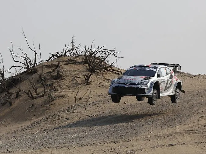 Neuville remporte le rallye d’Arabie saoudite, 9e titre mondial pour Ogier, qui égale Loeb