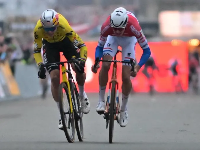 Cyclocross : Tibor Del Grosso bat Wout van Aert au sprint à Heusden-Zolder