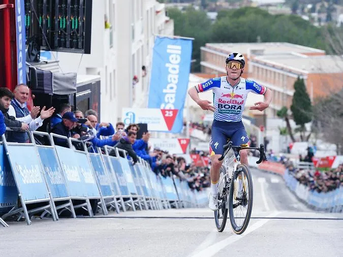 Remco Evenepoel vole dans les cols espagnols et remporte la 4ème étape du Tour de Valence