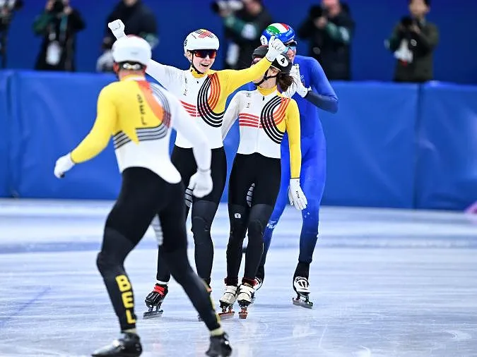 Première médaille pour la Belgique aux JO 2026 : le relais mixte en shorttrack décroche le bronze !