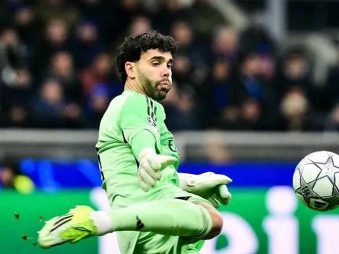 L’arrêt complètement fou de David Raya à bout portant !