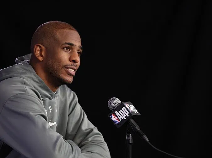 Une légende de la NBA s’en va presque dans l’anonymat : Chris Paul raccroche