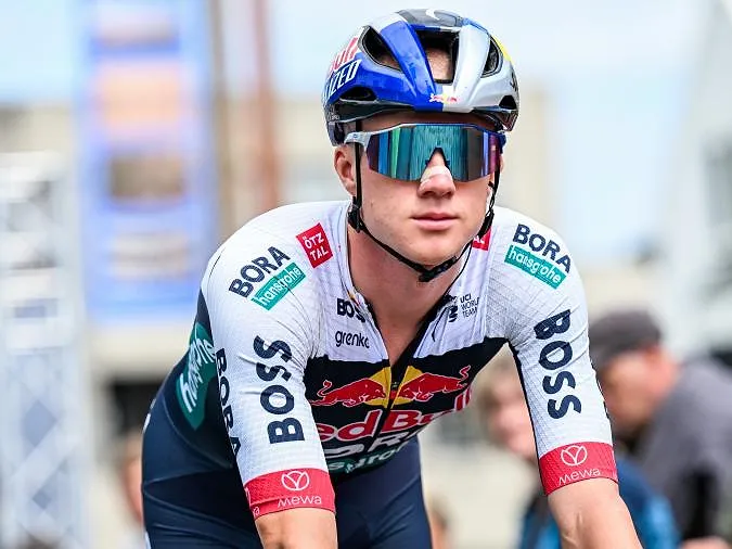 Fracture du bassin et longue absence pour Maxim Van Gils après sa chute sur la Clásica Jaén