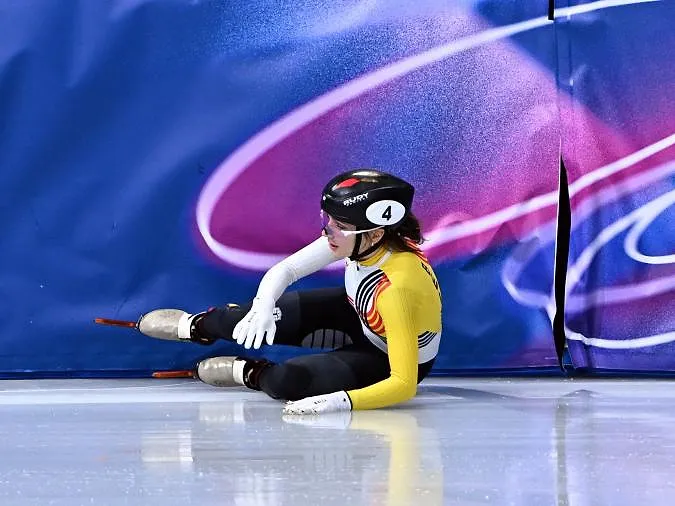 JO 2026 : Grosse désillusion pour Hanne Desmet qui chute en demi-finale du short-track, Tineke den Dulk également éliminée