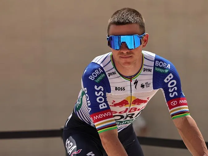 Isaac Del Toro s’impose au sommet du Jebel Hafeet, Remco Evenepoel lâché dans l’ascension finale