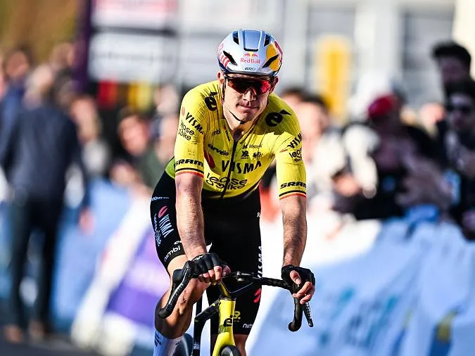 Wout van Aert freiné par du verre : « Cela n’a pas pu arriver là par accident »