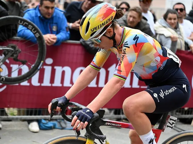 « Pour moi ça n’a pas fait la différence » : Lotte Kopecky honnête après l’erreur d’aiguillage au Strade Bianche