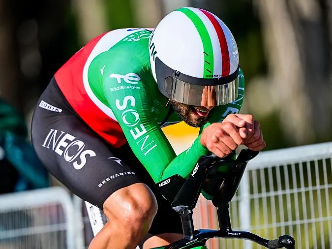 Tirreno-Adriatico : Filippo Ganna domine encore le chrono inaugural et prend le premier maillot bleu