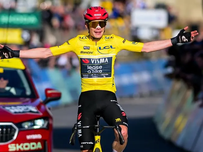 Jonas Vingegaard en rajoute une couche : il s’offre la 5e étape de Paris-Nice en solitaire !