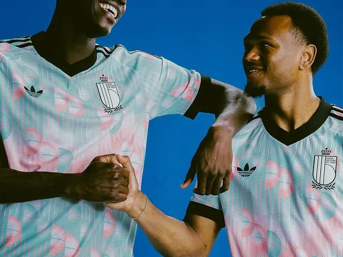 « Ceci n’est pas un maillot » : le maillot extérieur des Diables rend hommage à Magritte