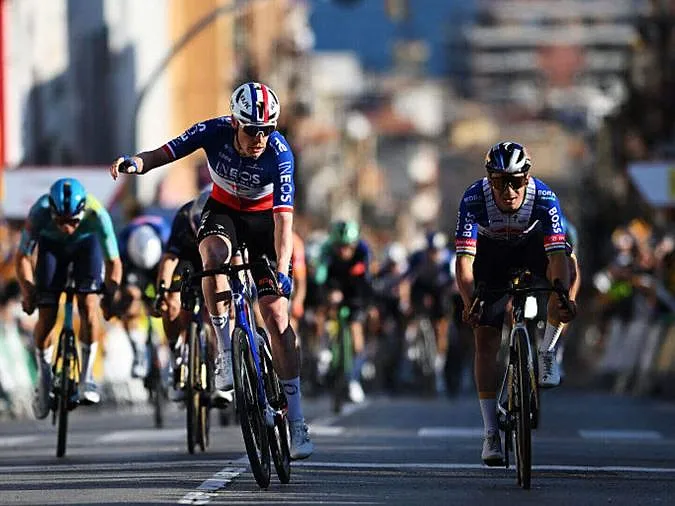 Dorian Godon s’impose de justesse devant Remco Evenepoel au Tour de Catalogne