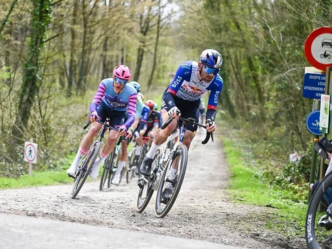 « What the f*ck man » : ça a chauffé entre Jordi Meeus et Christophe Laporte dans le sprint à Wevelgem