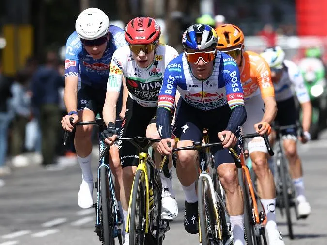 « Jonas a encore couru de manière très défensive » : Evenepoel frustré par le manque de relais du Danois