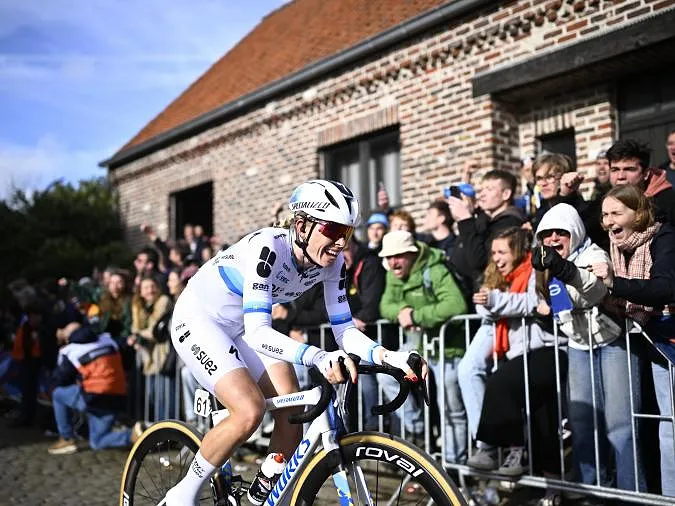 Tour des Flandres : Demi Vollering s’impose dans un superbe solo et prive Lotte Kopecky d’une 4ème victoire !