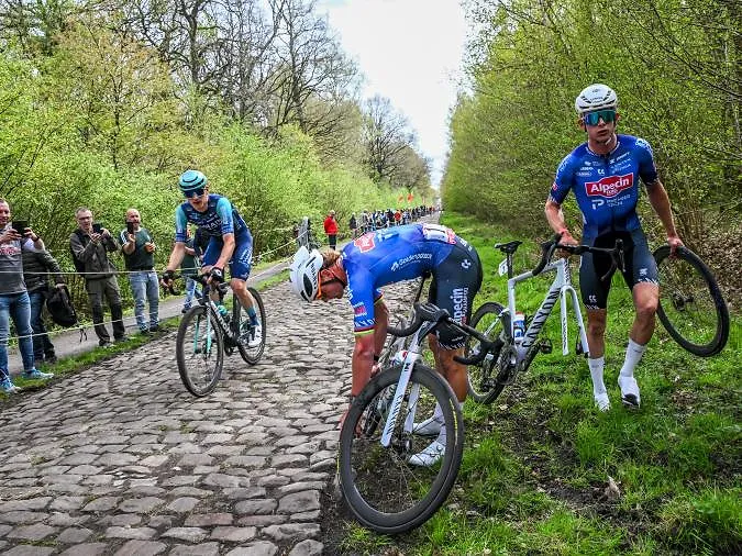« C’était vraiment idiot de ma part » : l’erreur d’Alpecin qui a coûté Paris-Roubaix à Van der Poel