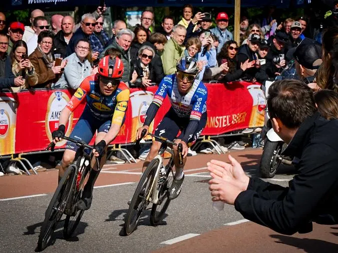 Amstel Gold Race : Remco Evenepoel l’emporte au sprint devant Mattias Skjelmose !