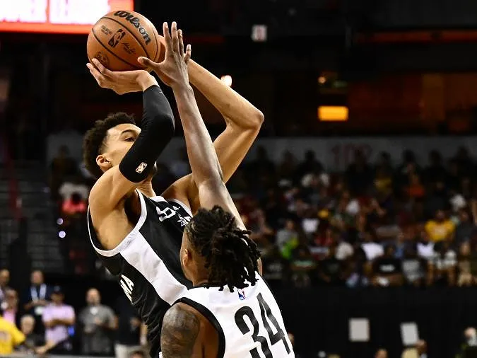 NBA: avec un Wembanyama en feu, les Spurs s’imposent face aux Trail Blazers (111-98)