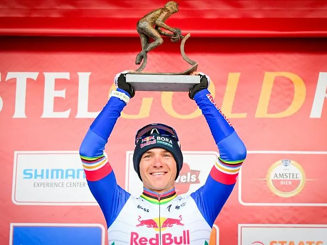 « Il a vraiment passé un cap » : Rik Verbrugghe parle de l’évolution de Remco Evenepoel