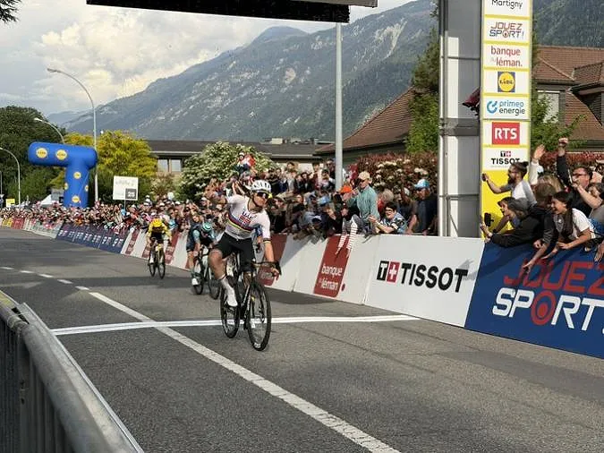 Tour de Romandie : Tadej Pogacar frappe fort d’entrée avec une victoire et la prise du maillot de leader